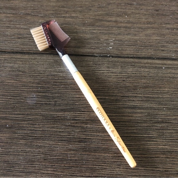 Eco Tools By: Alicia Silverstone Make-up Brush: Comb & Brush - Picture 1 of 1